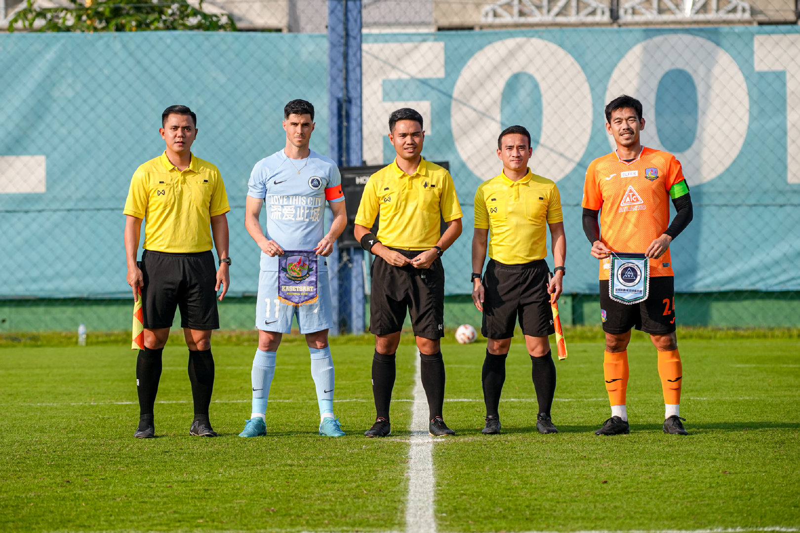  深圳新鵬城4-0戰(zhàn)勝泰甲球隊(duì)泰國(guó)農(nóng)業(yè)大學(xué)，取曼谷冬訓(xùn)首勝